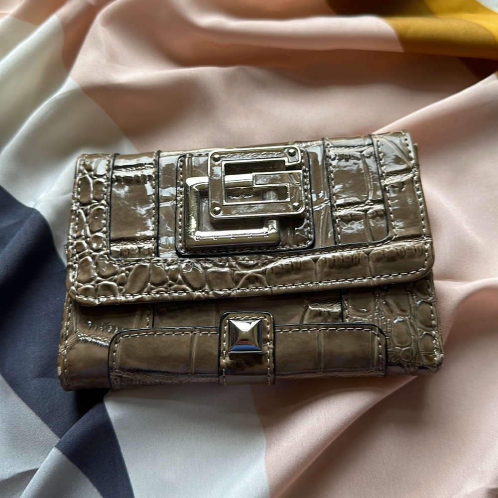 Guess wallet
